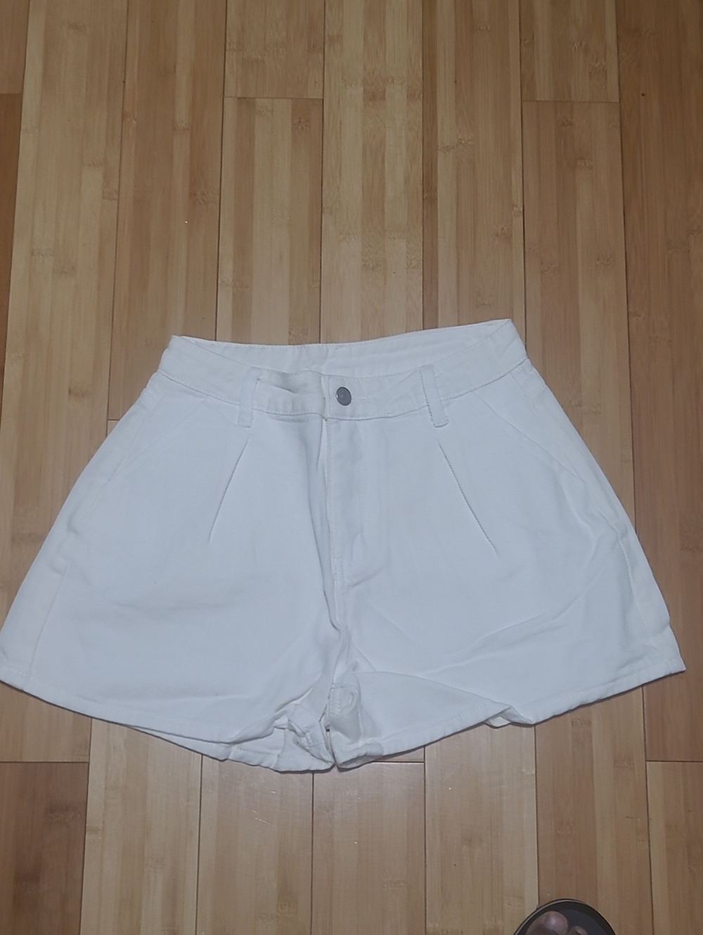 Women’s White High-Waist Pleated Shorts